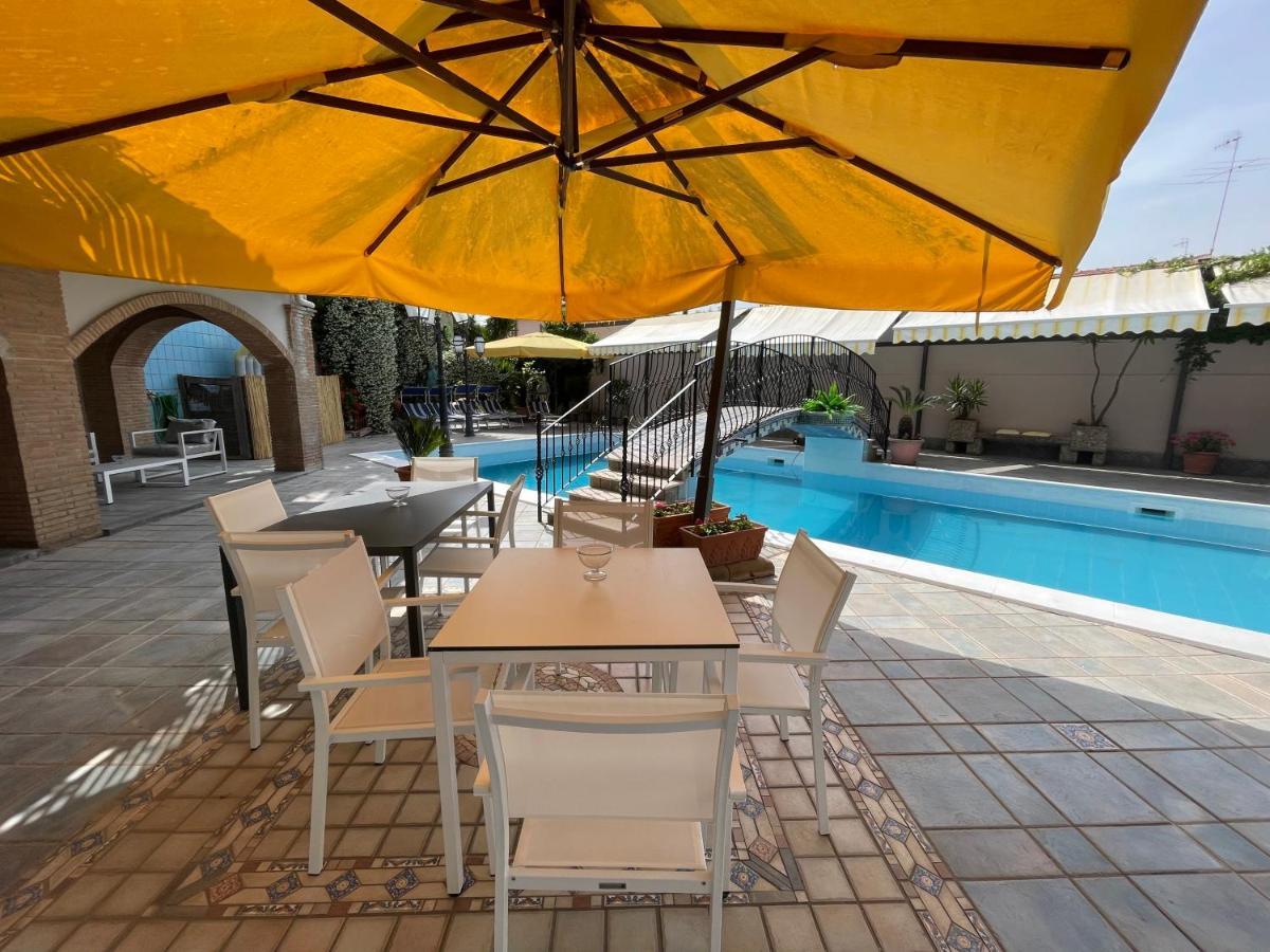 Hotel Cappuccetto Rosso Lusciano Екстериор снимка
