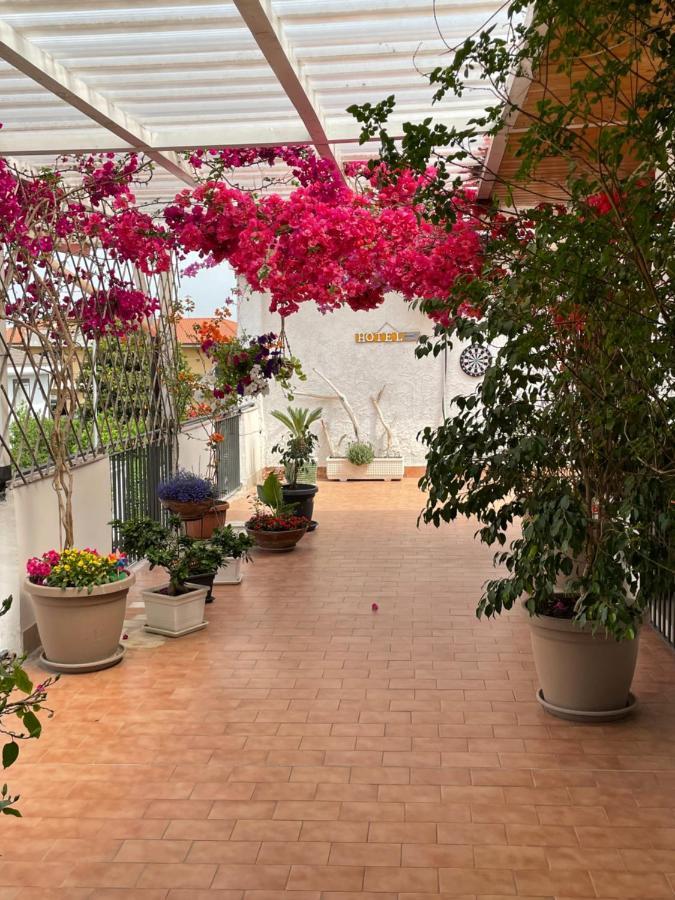Hotel Cappuccetto Rosso Lusciano Екстериор снимка